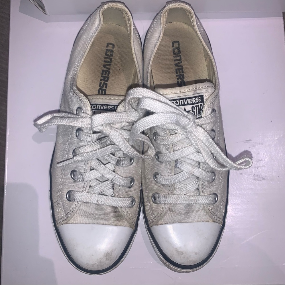 Womens Converse White Dainty Low Top - Size 7 - Picture 2 of 3